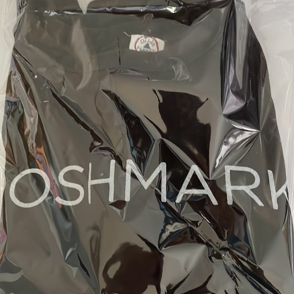 POSHMARK sweatshirt - Picture 2 of 2